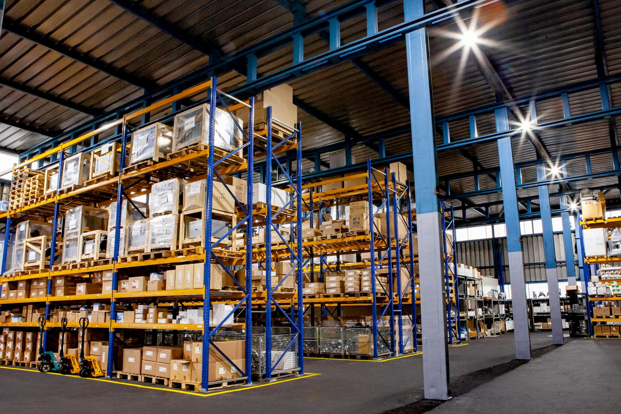 Korszerűbb raktár a gyorsabb kiszolgálásért