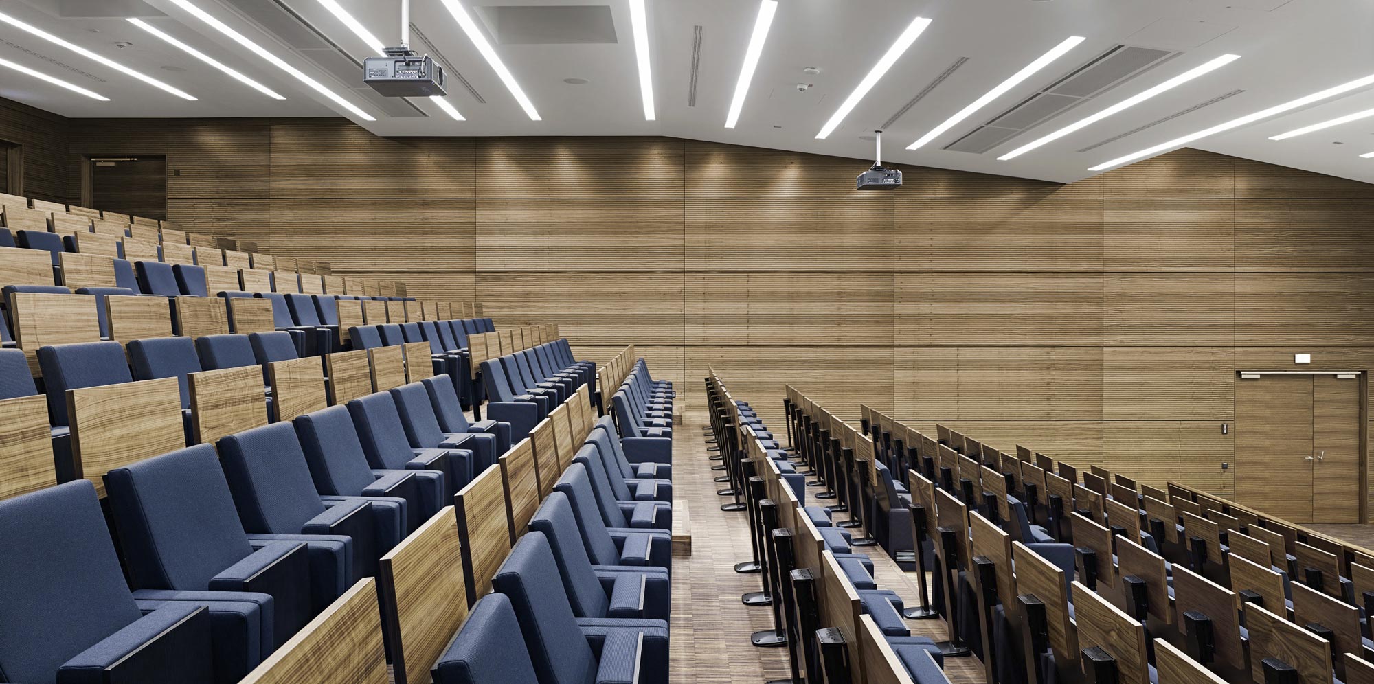Conference hall with chilled beams
